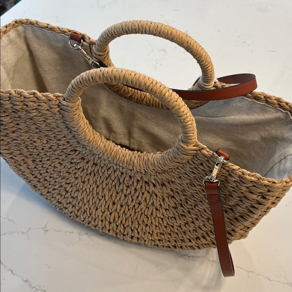 Chic Tan Woven Tote Bag. H&M raffia summer bag with tassel and shoulder strap. - Picture 6 of 6